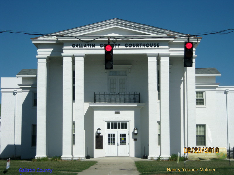 Warsaw, KY: Gallatin County Courthouse - Center of Warsaw, Kentucky
