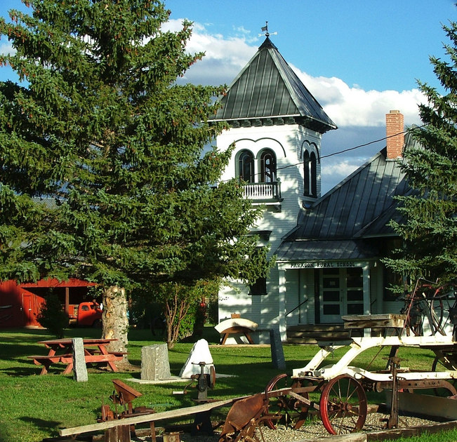 Gunnison, CO : Old Gunnison School in Historic Park photo, picture