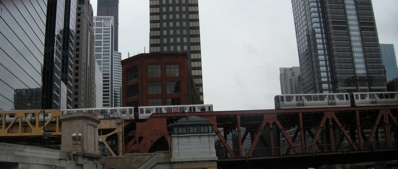 Chicago, IL: Trains going over the Chicago River