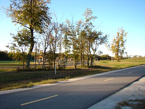 Worden, IL: Slifka Memorial Park in Worden, IL along MCT Quercus Grove Trail
