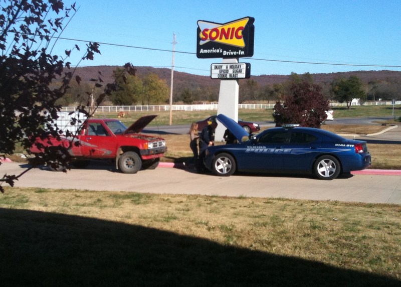 Elkins, AR Elkins Police Officer Helps Out. photo, picture, image