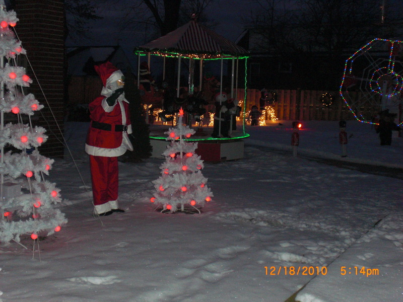 North Collins, NY: Christmas decorating contest 2010