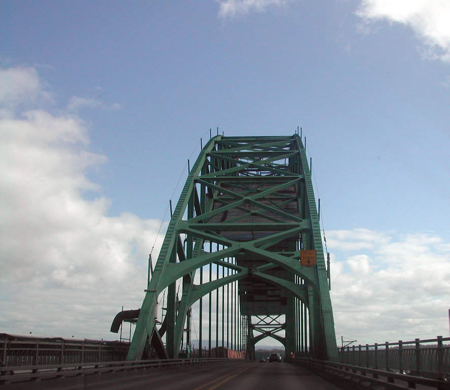 Newport, OR: crossing yaquina bay bridge