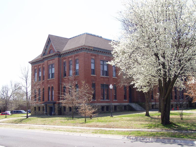 Fort Smith, AR: Belle Grove Schoolhouse Apartments