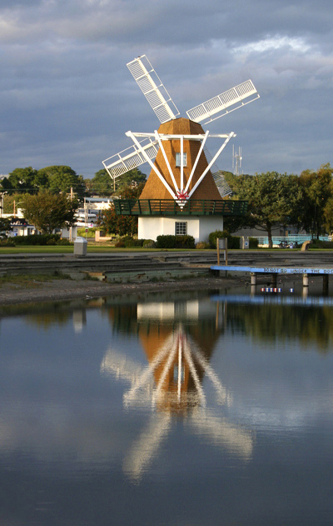 Oak Harbor, WA: Windmill at Windjammer Park