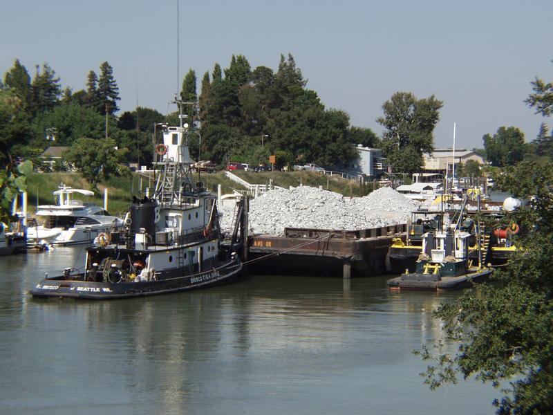 Walnut Grove, CA: Dutra Tugs pushing gravel barge during levee reapir work