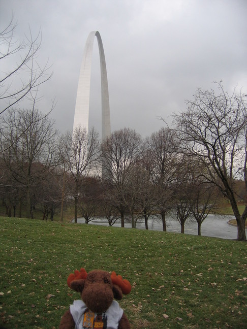 St. Louis, MO: St Louis Arch and Zeus the Moose