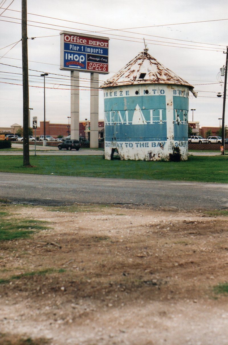 Kemah, TX: kemah, tx: water tower next to highway 146