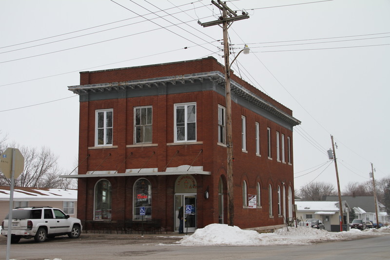 Payson, IL: Restaurant/bar on town square