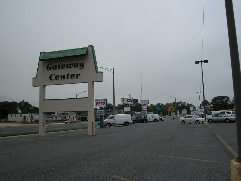 Lake City, FL: Gateway Shopping Center on US 90