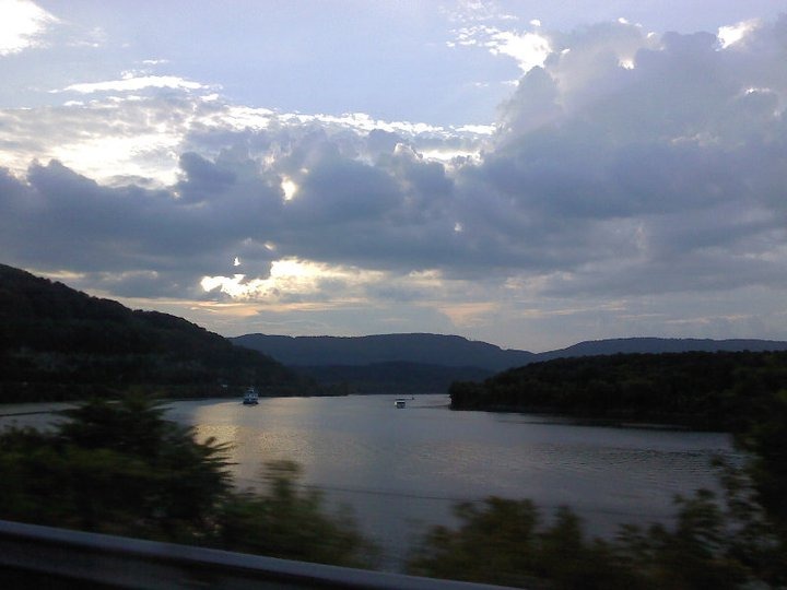 Chattanooga, TN: car view of the island
