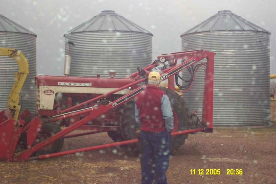 Hoven, SD: South Carolinians visiting Billy's big farm outside of Hoven