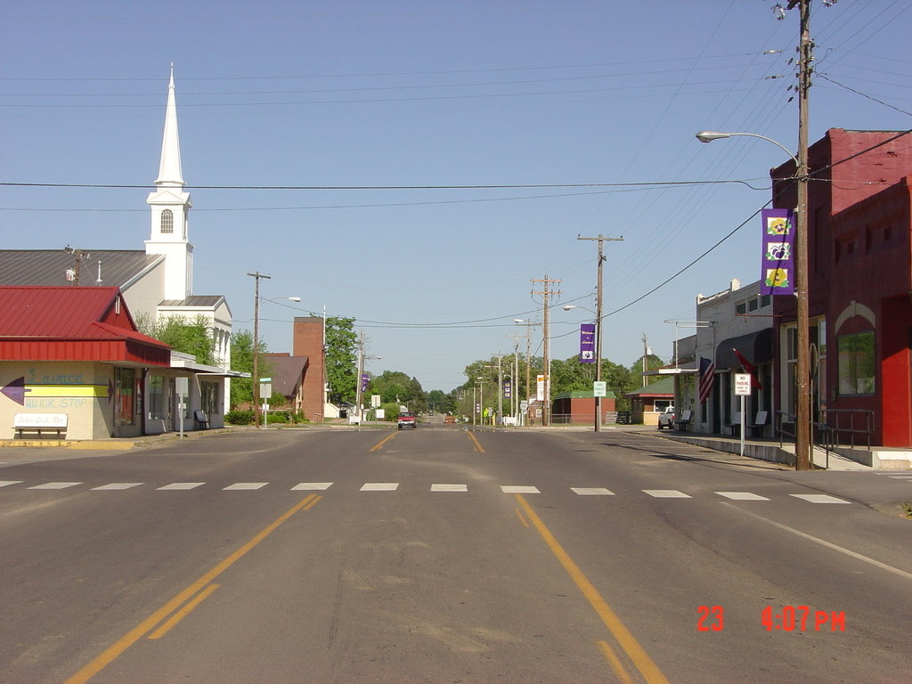 Lavaca, AR: A photograph of downtown Lavaca's Main Street.
