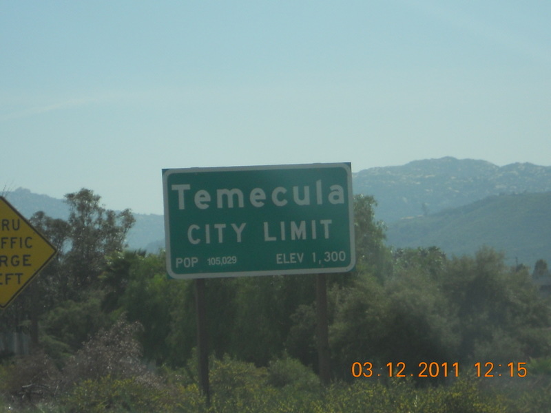 Temecula, CA: Signage on southbound I-15 with altitude and population.