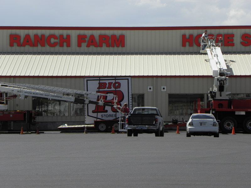 Winnemucca, NV: Big R Ranch store getting ready for opening day July 2010
