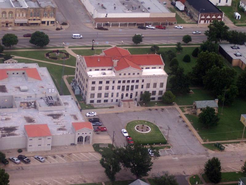 Newkirk, OK: Kay County Court House