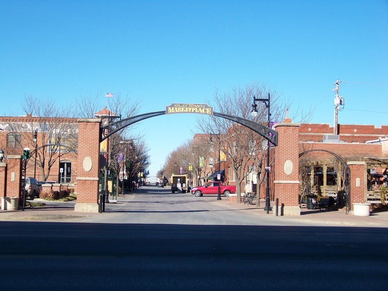 Wichita, KS: Wichita, Ks entrance to Old Town