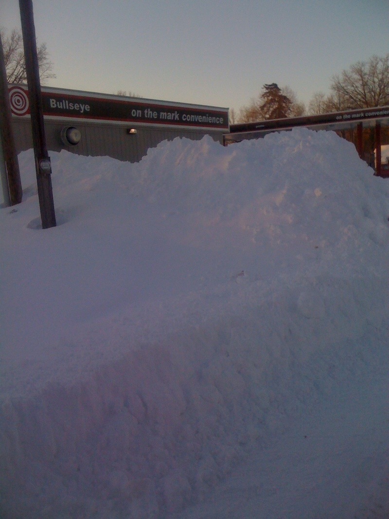 Calhoun, MO: Blizzard of 2011 - January .... Side of Bullseye gas station!