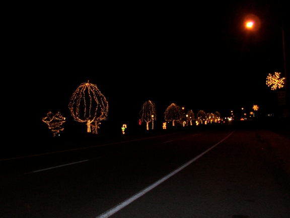 Monteagle, TN: Monteagle Christmas Lights through town