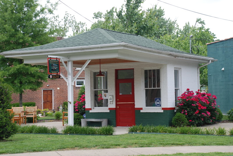 Paducah, KY: Old Gas Station in Lowertown, now an info center