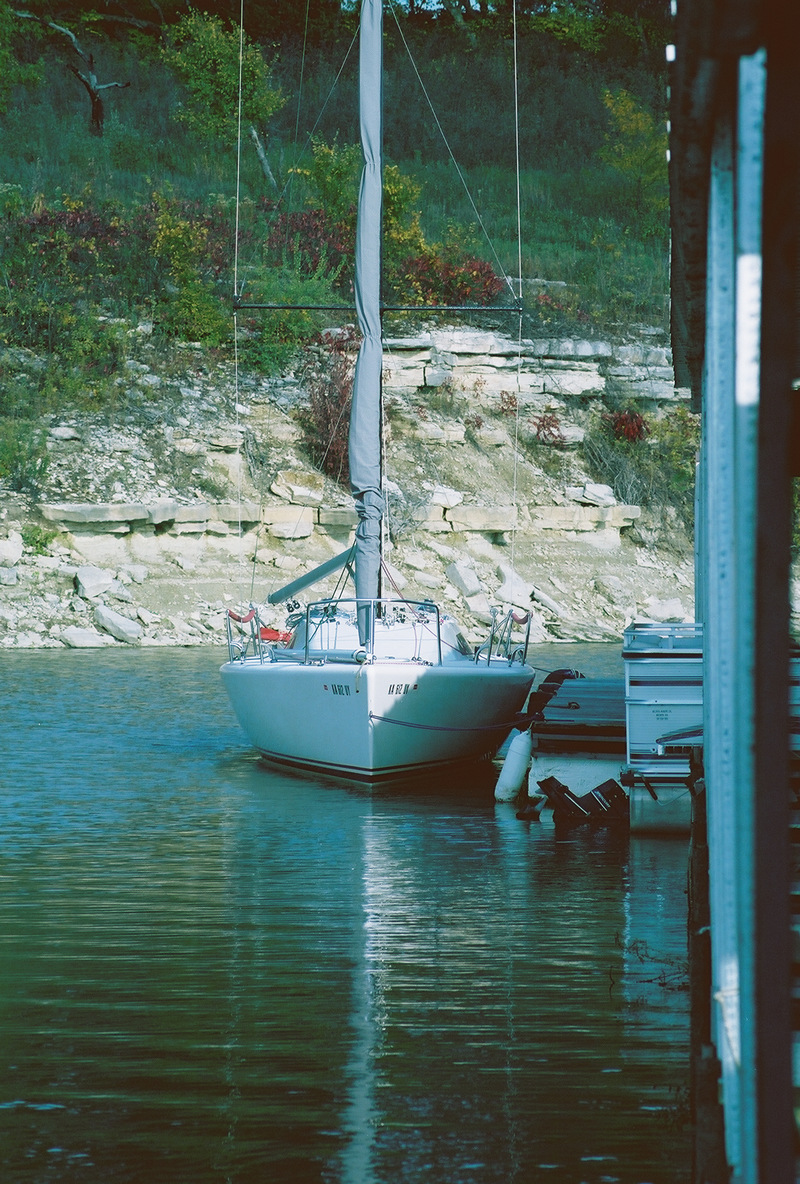 Manhattan, KS: Boat on Tuttle Creek Lake