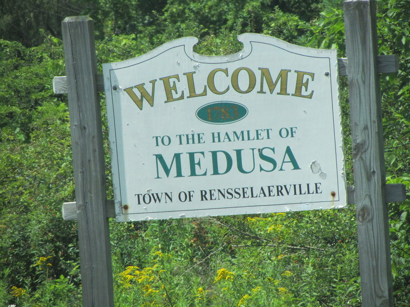 Medusa, NY: Hanlet of Medusa Road Sign
