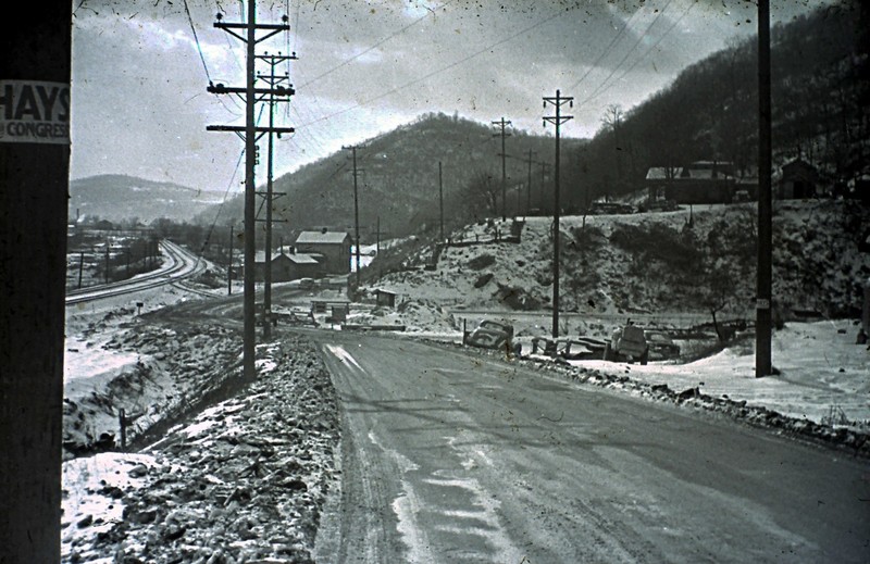 Wellsville, OH: looking from Koontz Ave.Silver Switch toward Wellsville,Ohio , Abt 1950s