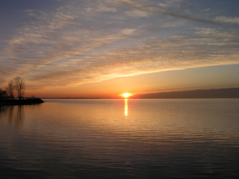 Harrison, MI: Morning sunrise on Lake St Clair at Harrison Township Park