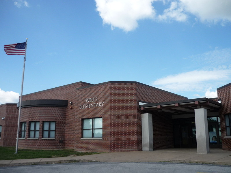 East Moline, IL: wells grade school