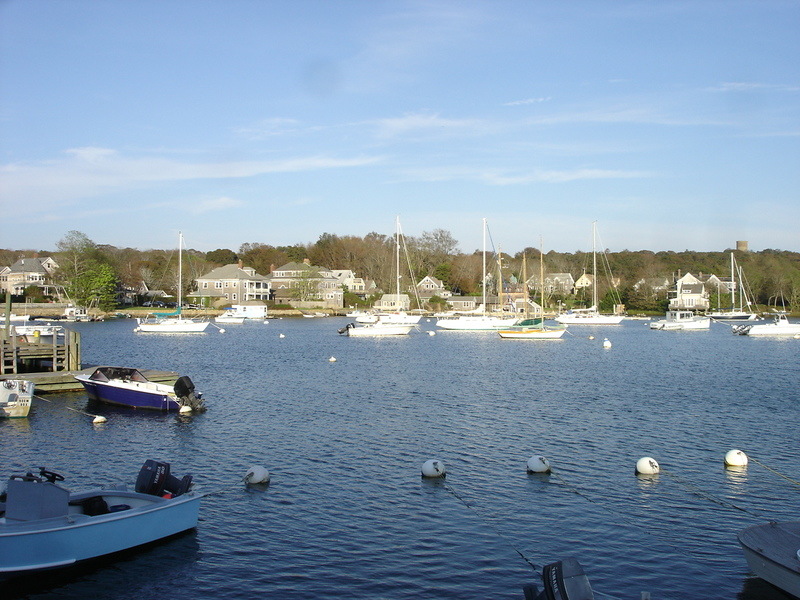 Woods Hole, MA: Lookin at Eel pond from Mbl street
