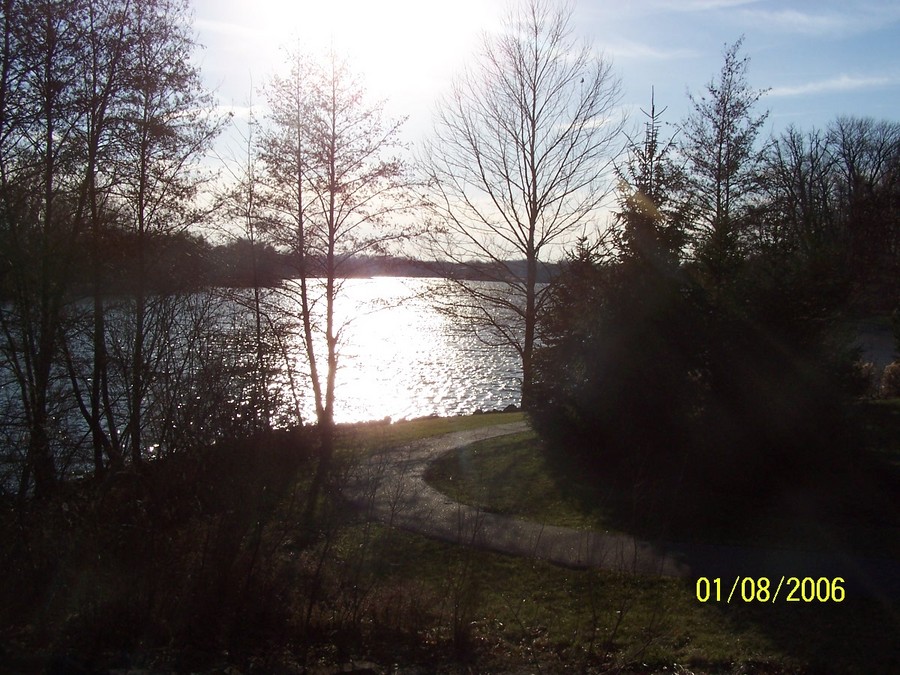Landen, OH: Landen's relaxing walking paths around it's big beautiful lake