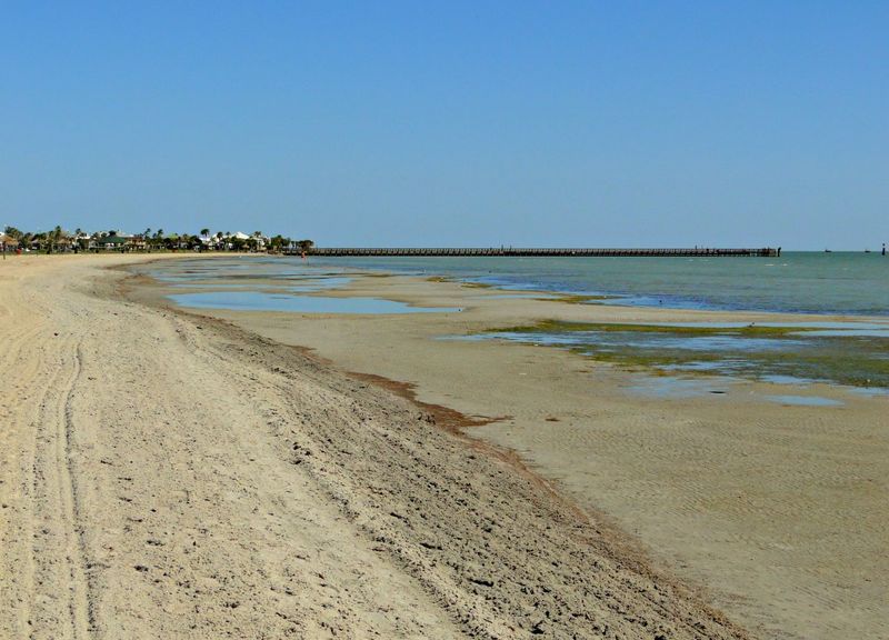 Rockport, TX : Rockport Bay Beach photo, picture, image (Texas) at city ...