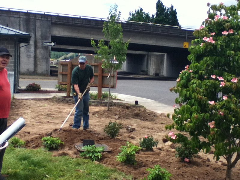 Kalama, WA: Volunteers spruce up the entrance to town, Kalama, WA