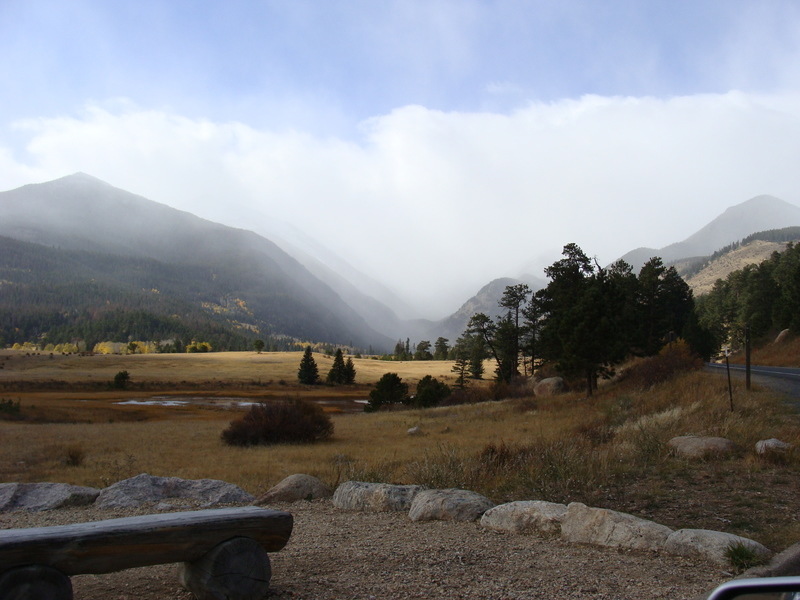Estes Park, CO: Snow clouds in RMNP
