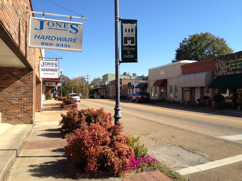 Saltillo, MS: A view from the side of Jones