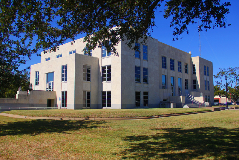 Anahuac, TX: Chambers County Courthouse