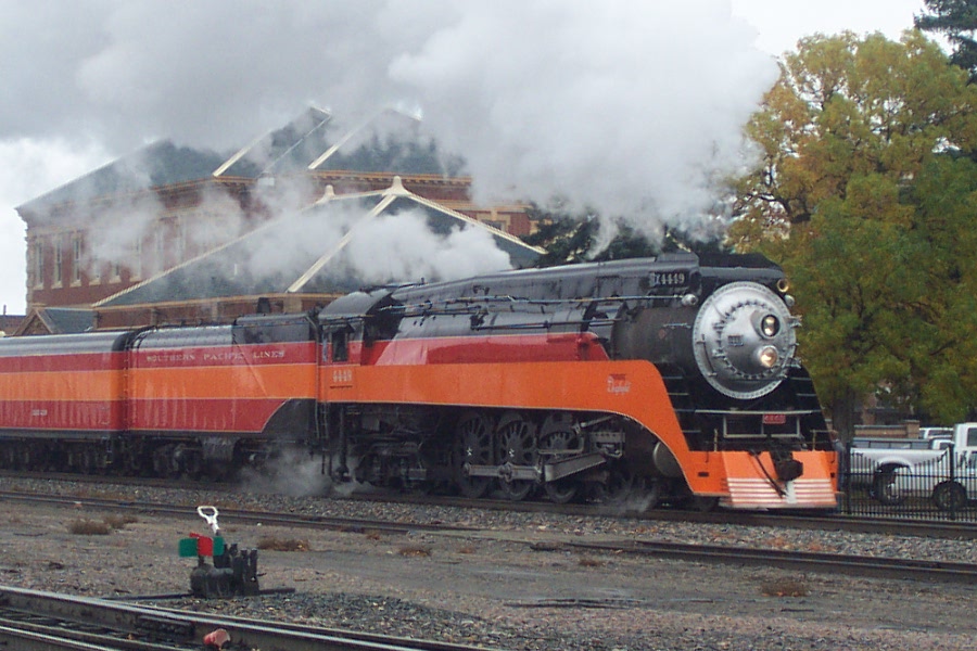 Livingston, MT: Engine leaving the Livingston Deopt