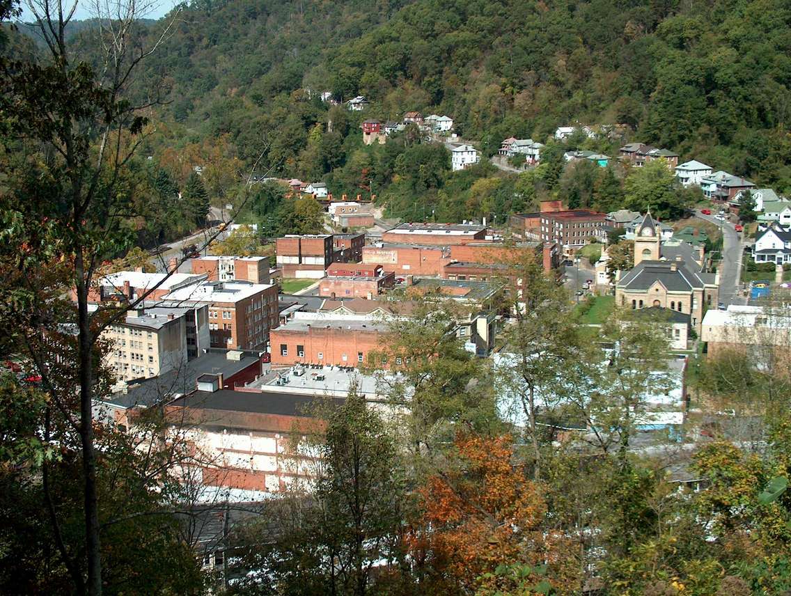 Welch, WV: Oct 2004 looking down from Welch Overpass
