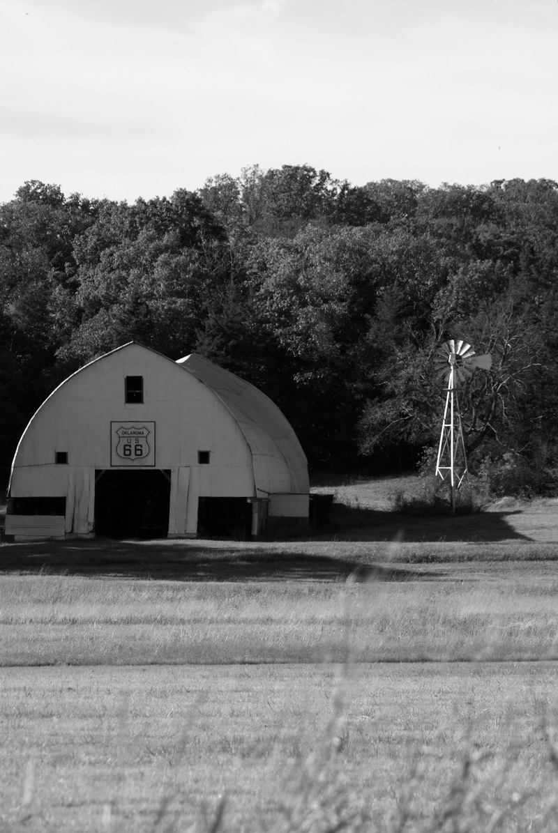 Arcadia, OK: Rt.66 barn- Arcadia