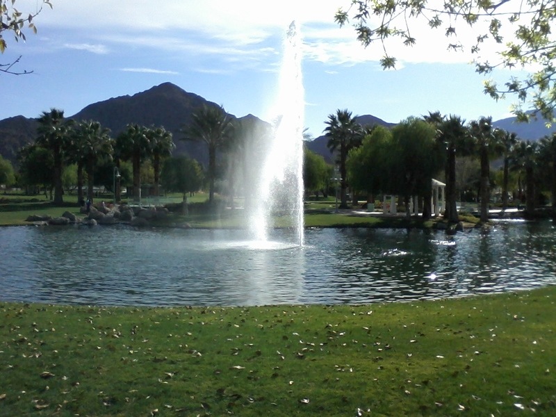 La Quinta, CA: Calle Tampico with Washington Avenue