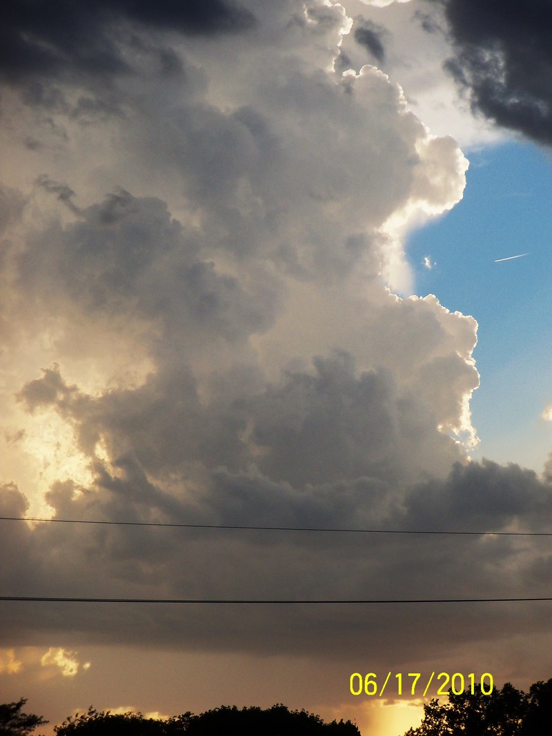 Papillion, NE: June storm brewing just West of Papillion