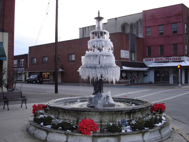 Middlesborough, KY: Fountain in winter in Fountain Square Middlesboro Ky.