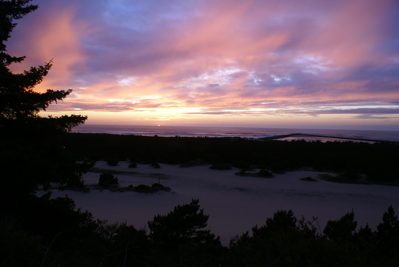 Winchester Bay, OR: Sunset at Umpqua Lighthouse Ocean