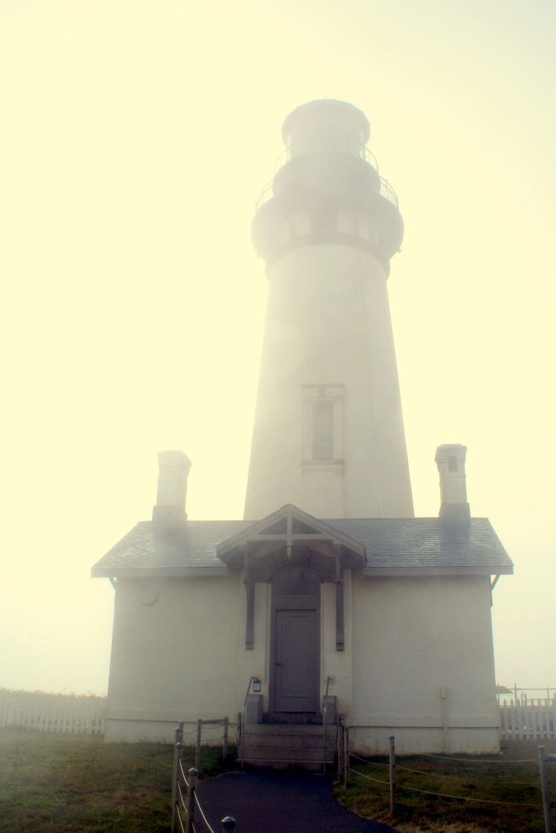 Newport, OR: Yaquina Lighthouse in the fog