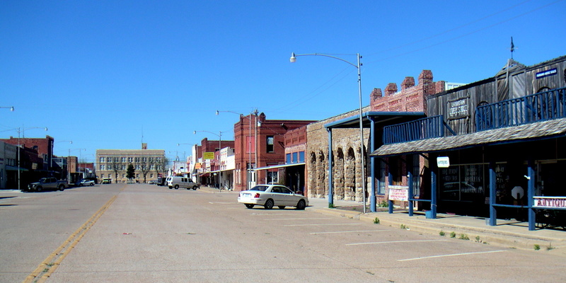 Baird, TX: Downtown Baird looking towards the courthouse.