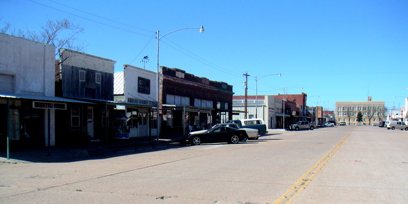 Baird, TX: Downtown Baird looking towards the courthouse.