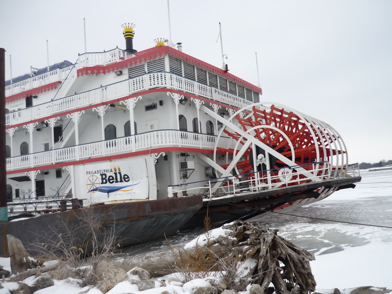 Moline, IL: riverboat