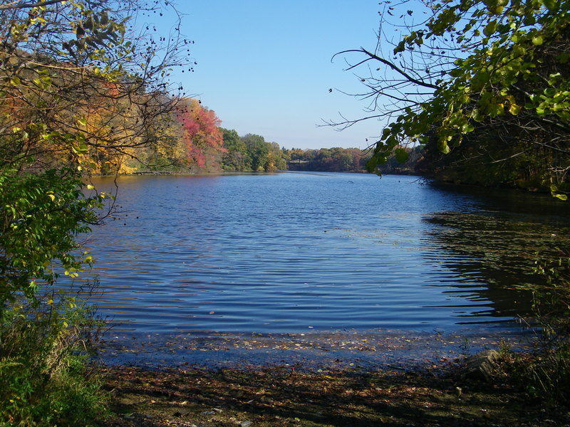 Edison, NJ: River side pathway