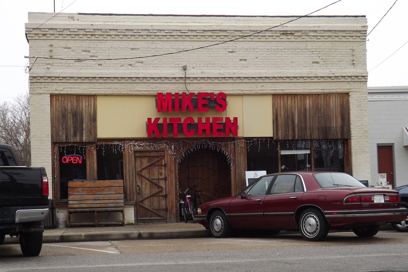 Columbia, NC: Enjoy great barbecue at Mike's restaurant in Columbia NC