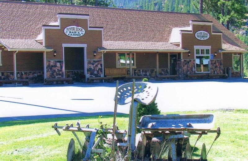 Alberton, MT: River Edge Steakhouse in Alberton Montana